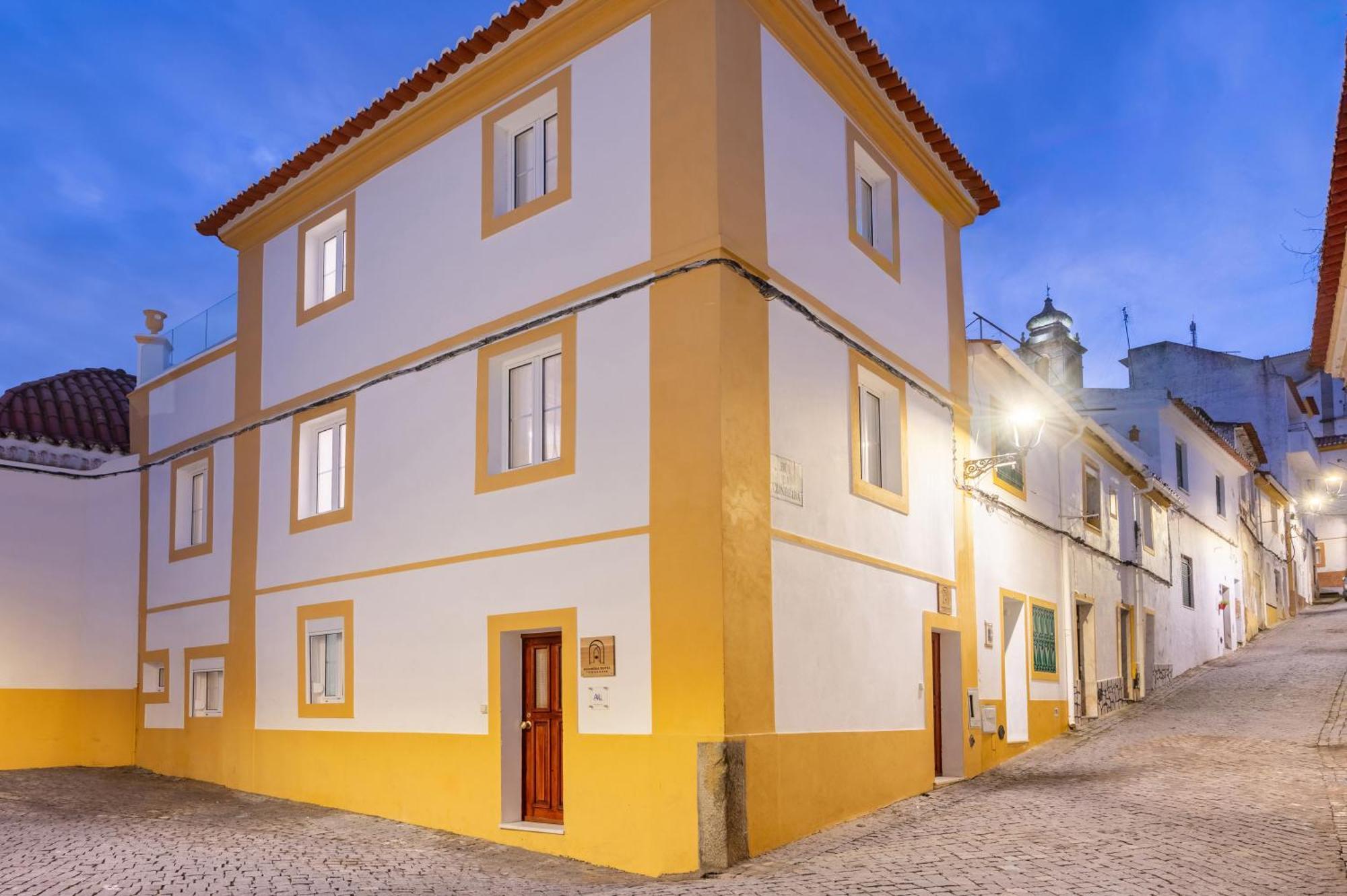 Azinheira Suites Townhouse - Alojamento Turistico (Adults Only) Elvas Eksteriør bilde